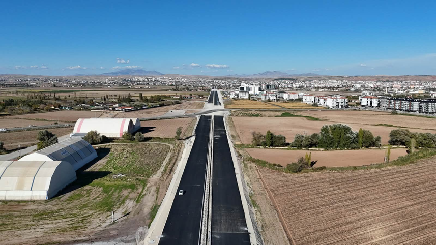 Şehir merkezinden yeni çevre yolunda sıcak asfalt serimi devam ediyor