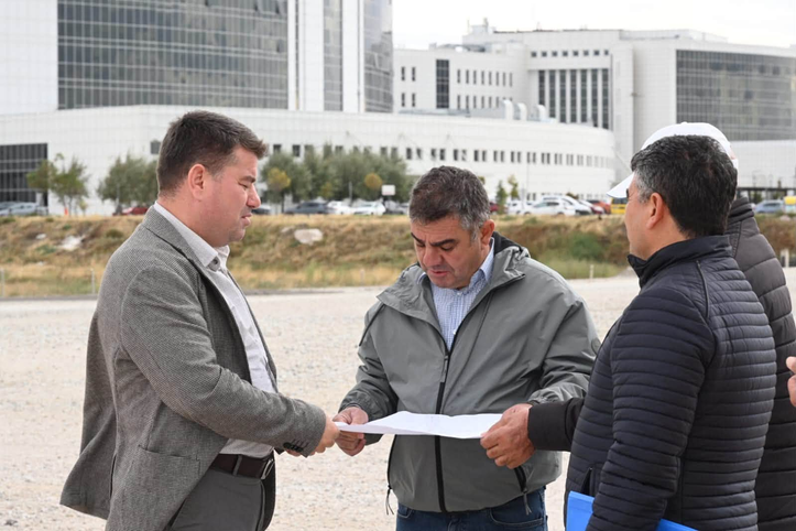 Şehir merkezinden yeni çevre yolunda sıcak asfalt serimi devam ediyor