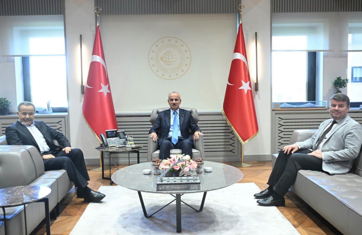 BAŞKAN DİNÇER VE MİLLETVEKİLİ AYDOĞDU, BAKAN URALOĞLU İLE BİR ARAYA GELDİ